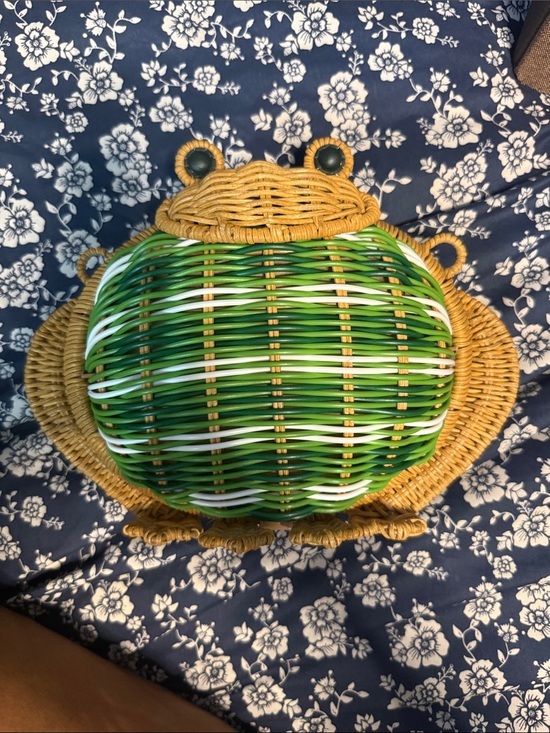 kate spade Handbags - kate spade Wicker Frog Shoulder Bag in Green, White, Tan